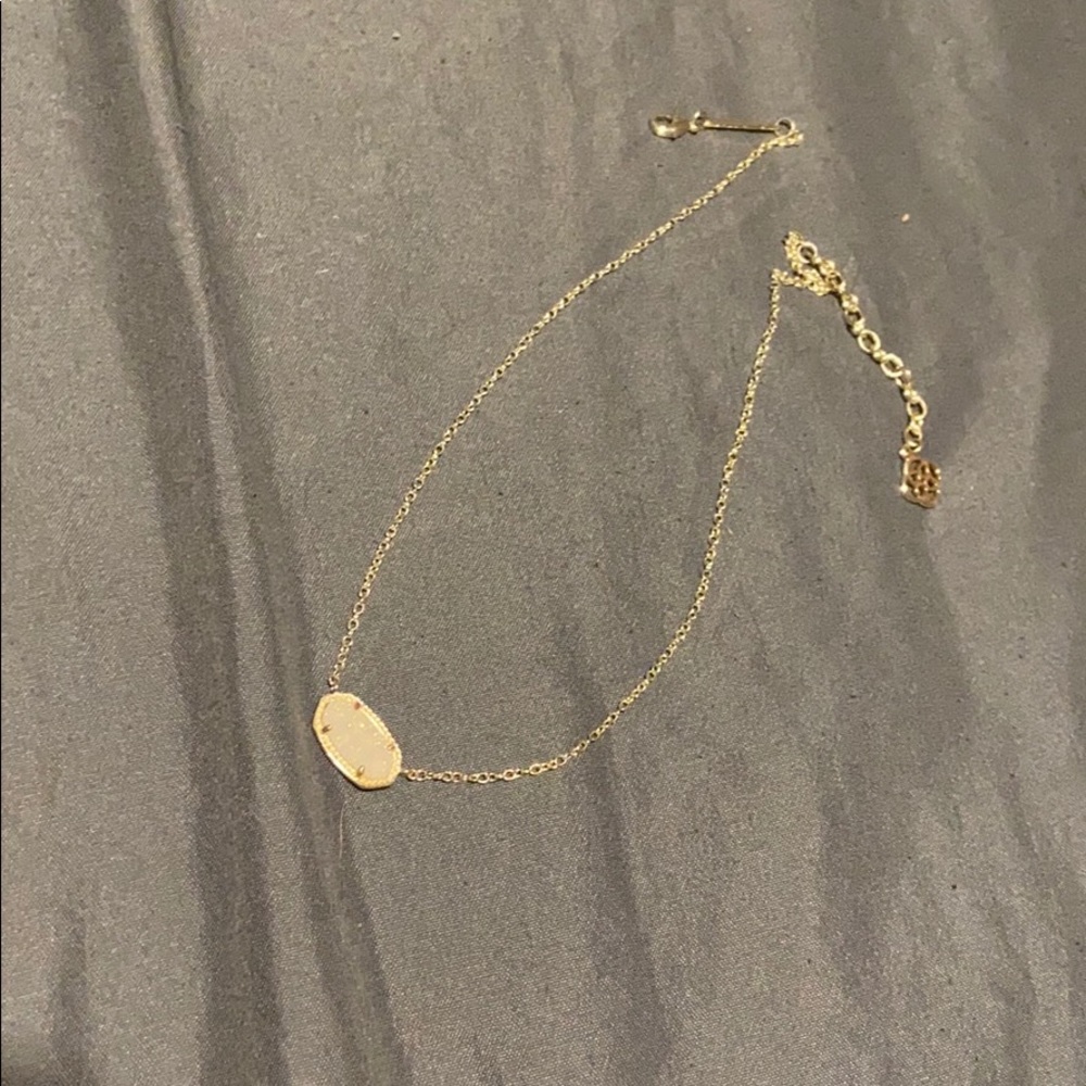 kendra scott necklace and duster bag